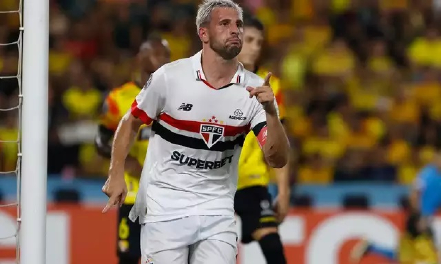 São Paulo vence no Equador, Fluminense empata no Paraguai