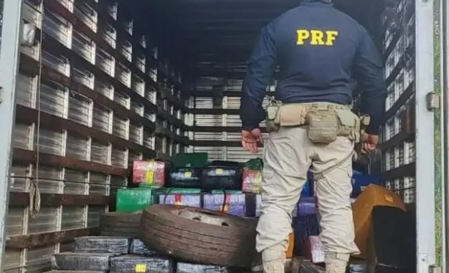 Caminhão roubado é recuperado pela PRF com 6,2 toneladas de maconha