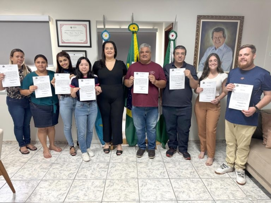 Prefeita dá posse a mais 17 servidores