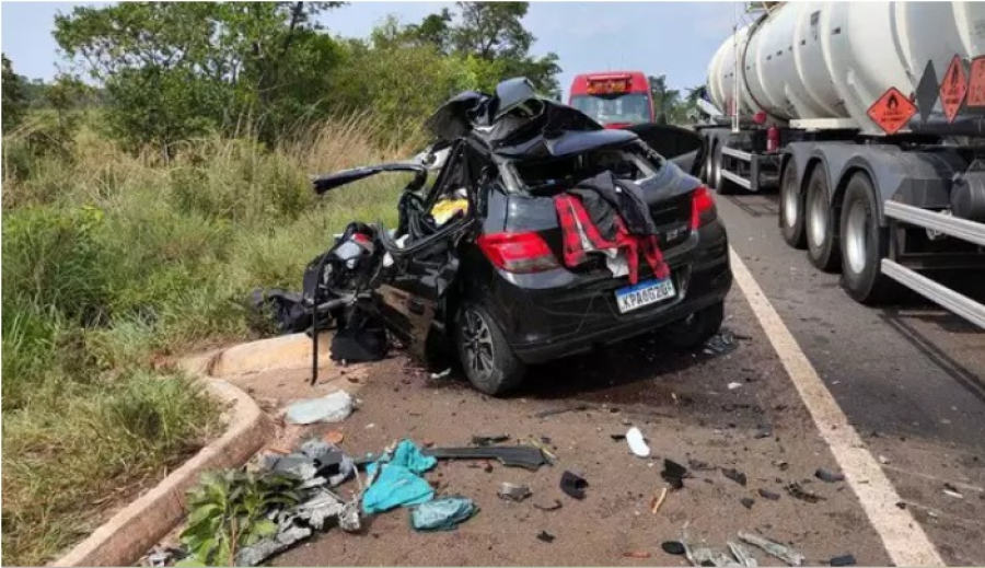 Motorista invade pista e morre em colisão com carreta