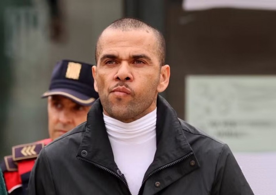 Ex-jogador brasileiro Daniel Alves é absolvido de condenação por estupro