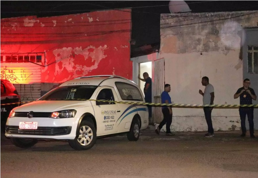 Polícia encontra corpo enterrado em quintal de casa