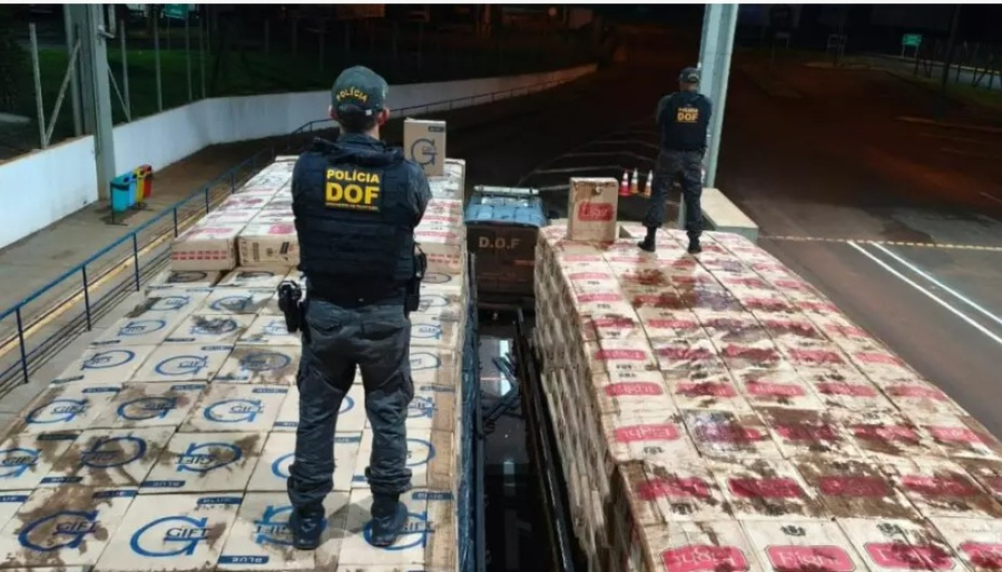 DOF recupera dois caminhões com mais de 50 mil pacotes de cigarros