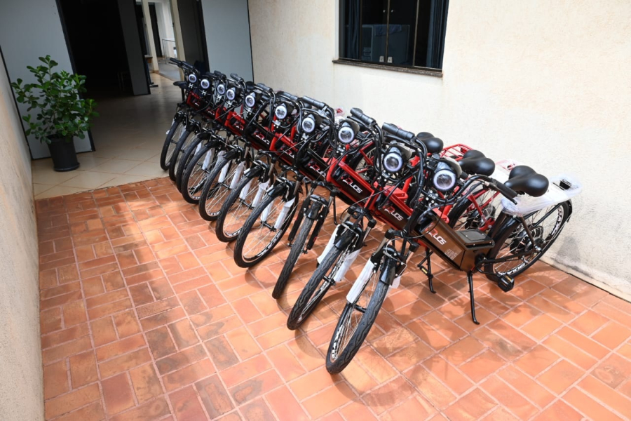 Agentes de saúde ganham dez bicicletas elétricas